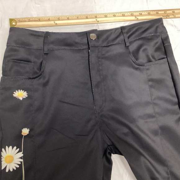 Chic Wide Leg Pants with Floral and Geometric Patterns - Picture 10 of 16